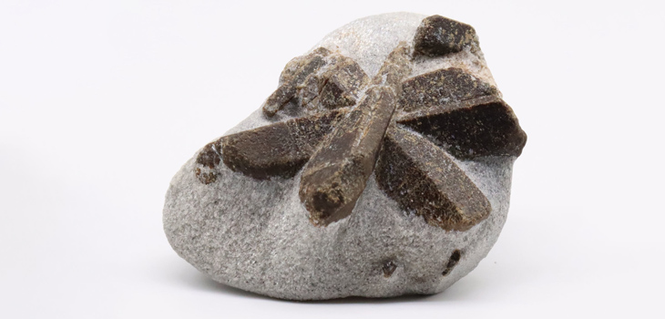 Ставролит: Магические свойства камня