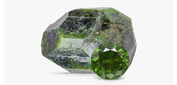 Зелёный гранат: Магические свойства камня